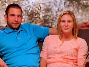 Sie will, dass ihre steifen Nippel hart gesaugt werden. Die freche