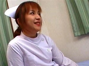 L'infirmière se prend une longue bite dans la chatte