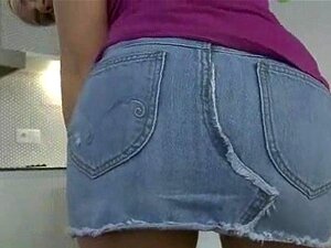 Schlampe wird hart in haarige Fotze gefickt