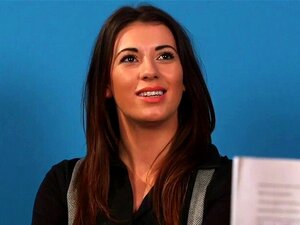 Cfnm-Hottie reizt Verlierer. Cfnm-Hottie reizt perversen Verlierer,