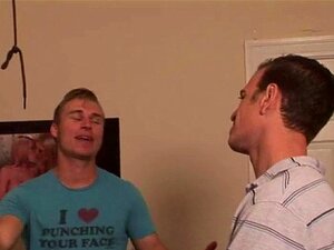 Пушење пре доброг секса. Две девојке