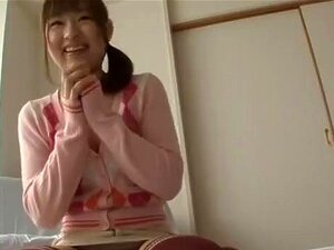 Ragazza giapponese del college scopata da un fidanzato più anziano