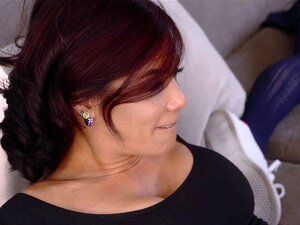 Stiefsohn bekommt einen heißen Blowjob von Stiefmutter, während