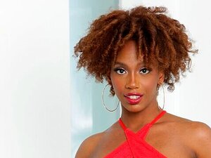 Die glückliche schwarze Schlampe Lacey London wird von einem BBC