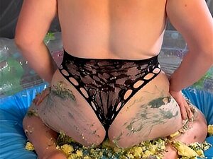 Herrin Kuchen sitzt, Wir verschwenden keinen Kuchen in diesem Haus