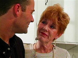 Die Muschi der Oma ficken