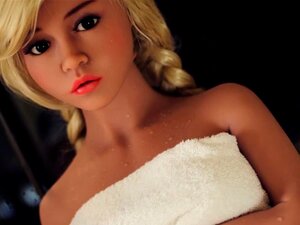 Sammlung perfekter Arsch- und Großtitten-Analsexpuppen, Besuch für