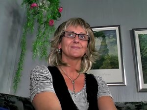 Blondi puuma etsii rakkautta