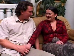 Pisse; Ältere Mollige Frau 4