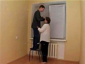 Ältere Frau bändigt den Assist,