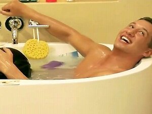 Gruppe sexy frischer Singles hat Dachswinger