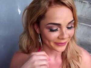 Wunderschöne Bigtits Skyla Novea wird für Geld gefickt. Bigtits