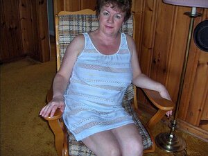 Dianne nackt gekleidet