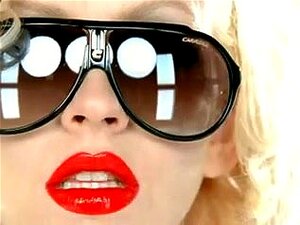 Christina und Latex. V