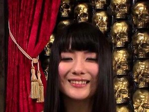 Angenehmer Analtspielzeug-Porno mit volljährigen Süßen