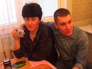 Russischer MILF-Gangbang