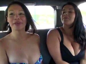 3 Mädels zeigen ihre Titten und werden für Geld gefickt. Drei