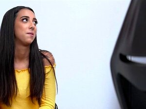 Heiße Latina-Diebin wird im Doggystyle von einem