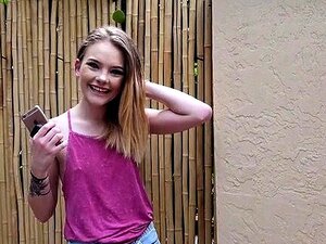 Ein Fremder hilft Dani Lynn, also beschließt sie, ihn zu ficken