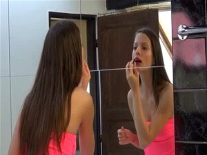 La mannequin tchèque intelligente Sylvie écarte son trou