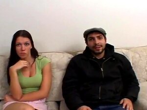 Salope baisée en levrette devant son mec, le étalon porno Andrew