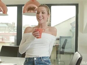Alexis Crystals innerer Arsch klebt an seinem Schwanz, während er ihn