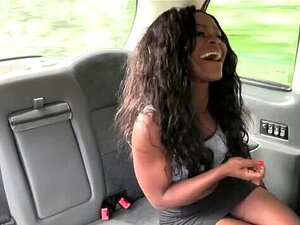 FakeTaxi Großer Körper und ein knackender Arsch