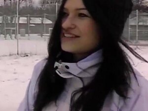 Jungs sind in die Berge gefahren für einen extremen Sporturlaub, und