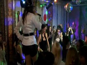 Cope Dancen und Ausziehen und Rieseln der Muschi