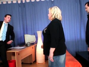 Vecchia nonna tettona doppia penetrazione