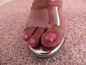 Schlampe mit hängenden Titten wird gefickt