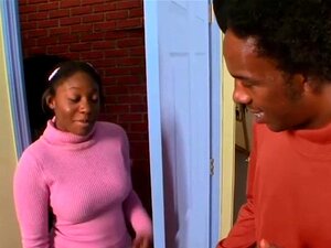 Zwarte ziel stiefzus krijgt haar kut hardcored door een monster