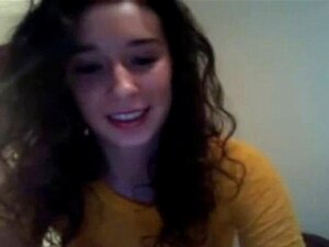 Κολλεγιακή γκόμενα με μικρά βυζιά.