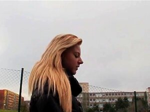 Unzensierte Blowjob-Delikatessen, süße Babe gibt dem Typen ein