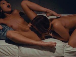 die kleine schwarze Hottie und die süße orientalische Schönheit
