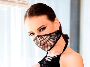 Titolo originale: Izzy Lush