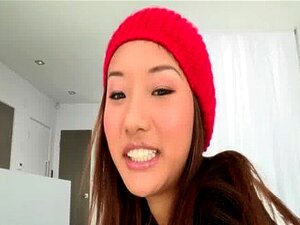 Monster-Schwanz fickt die süße Pornodarstellerin Ana Li und sie