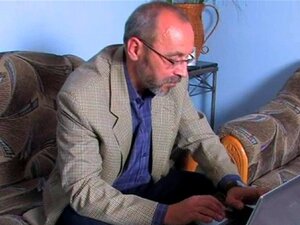 Alter Tutor bekommt Schwanzliebende Action. Charmante Schönheit