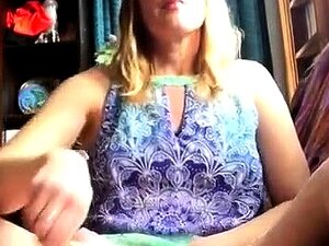 Doživite uzbuđenje prave amaterske plave MILF u POV-u dok se