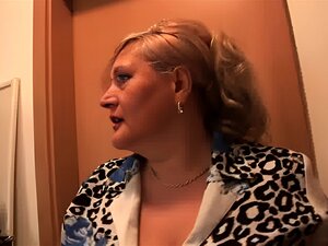 Зрела бака добија велики курац у своју