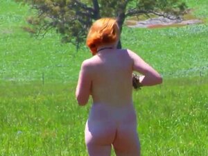 nackte Haare auf dem Feld,