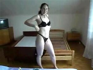 Heißer Fick mit einem riesigen Dildo, sieh dir dieses atemberaubende