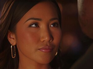 Jennie ist mit Stiefvater aus der Stadt geschwärzt und sehnt sich