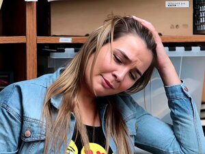  Der LP-Offizier zögerte nicht, Blair Williams frische Muschi so hart