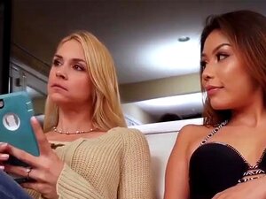 Milf scopa con i figliastri