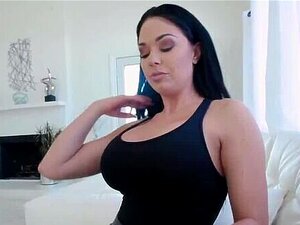 Meine einfache Milf-Stiefmutter hat mich dabei erwischt, wie ich ihre