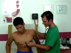 Schwule Typen lecken Eier und haben Sexvideos. Er hatte einen