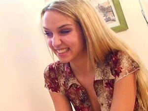 Lekfull rysk knappt laglig teresa får en stor wang. Babe får sin