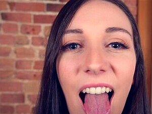 Esperienza di dirty talking estrema con la bruna Clara Dee