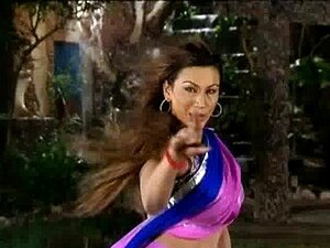 RESHMI BADAN - SAIMA KHAN MUJRA - Paki Mujra Dance 2014